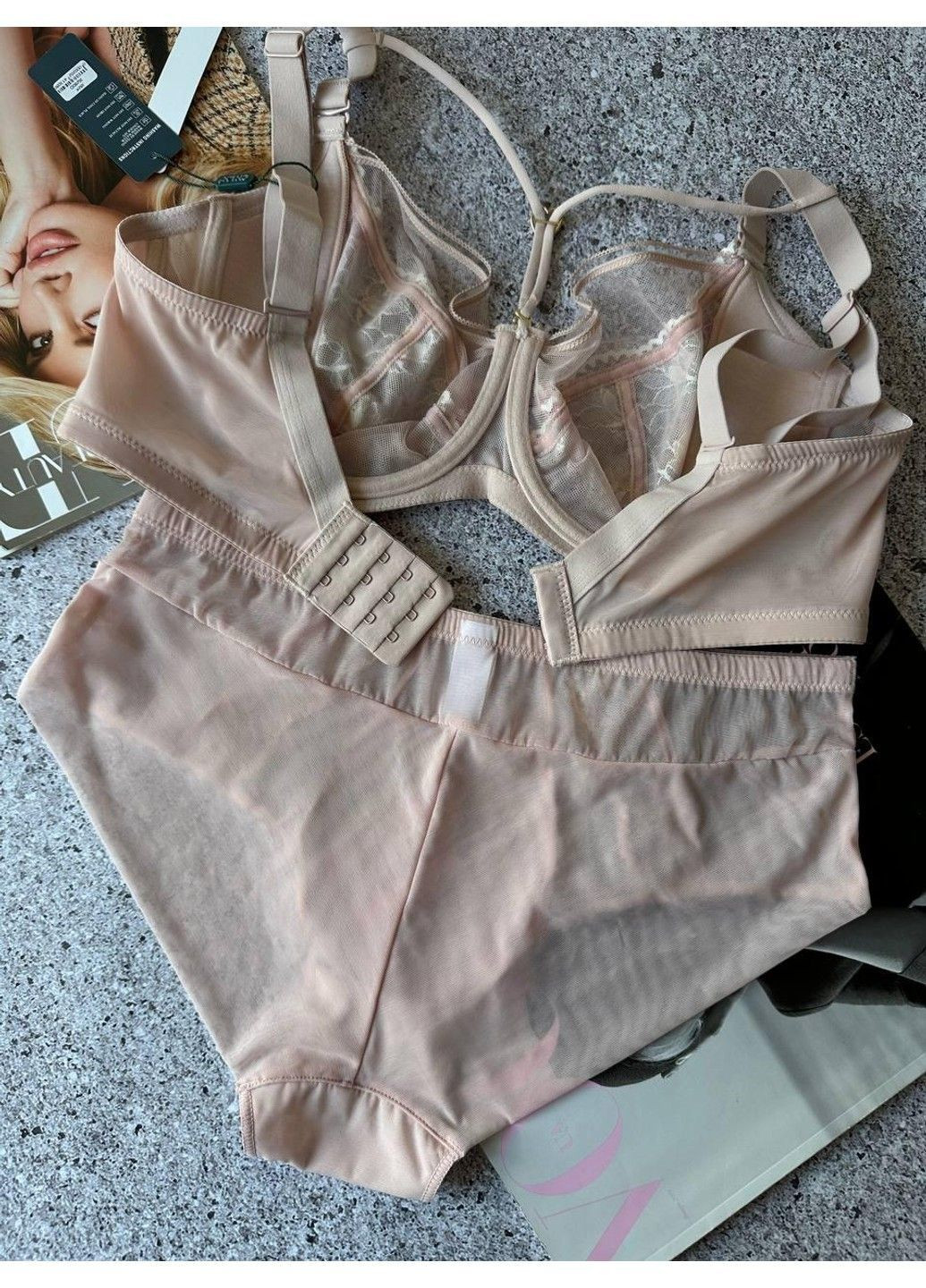 Пудровый роскошный женский комплект белья на чашку d с мягкой чашкой и изящной вышивкой пудровый CHLX