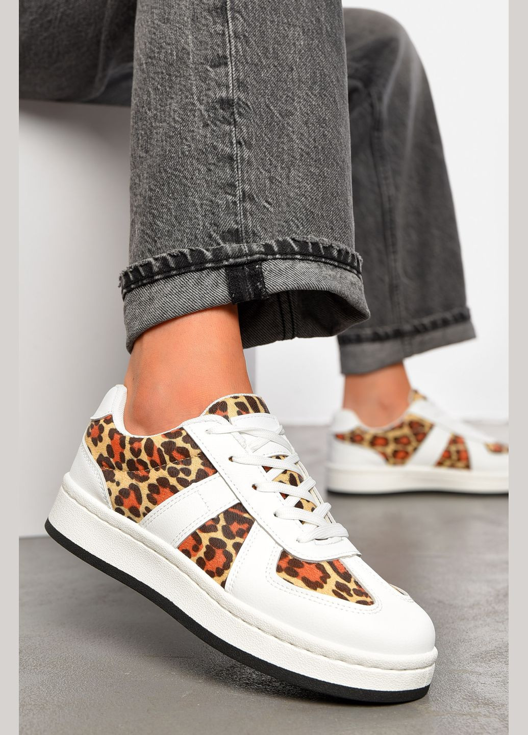 Кросівки жіночі білого кольору на шнурівці Let's Shop білі демісезони (324217647)