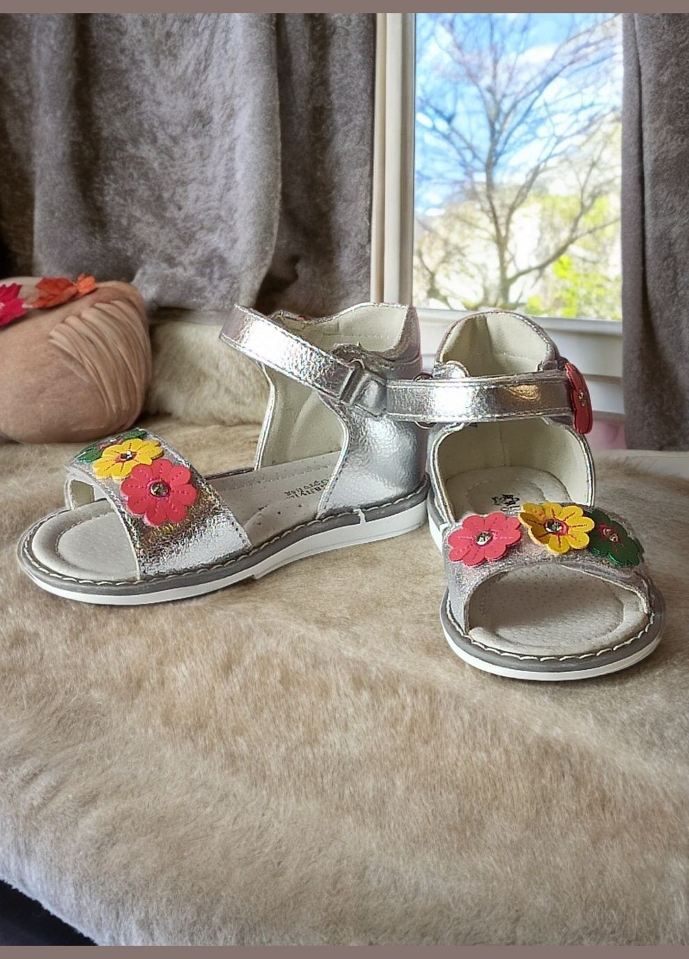 Серебряные босоножки ортопедические для девочки 100-255 серебряные Шалунишка с цветами