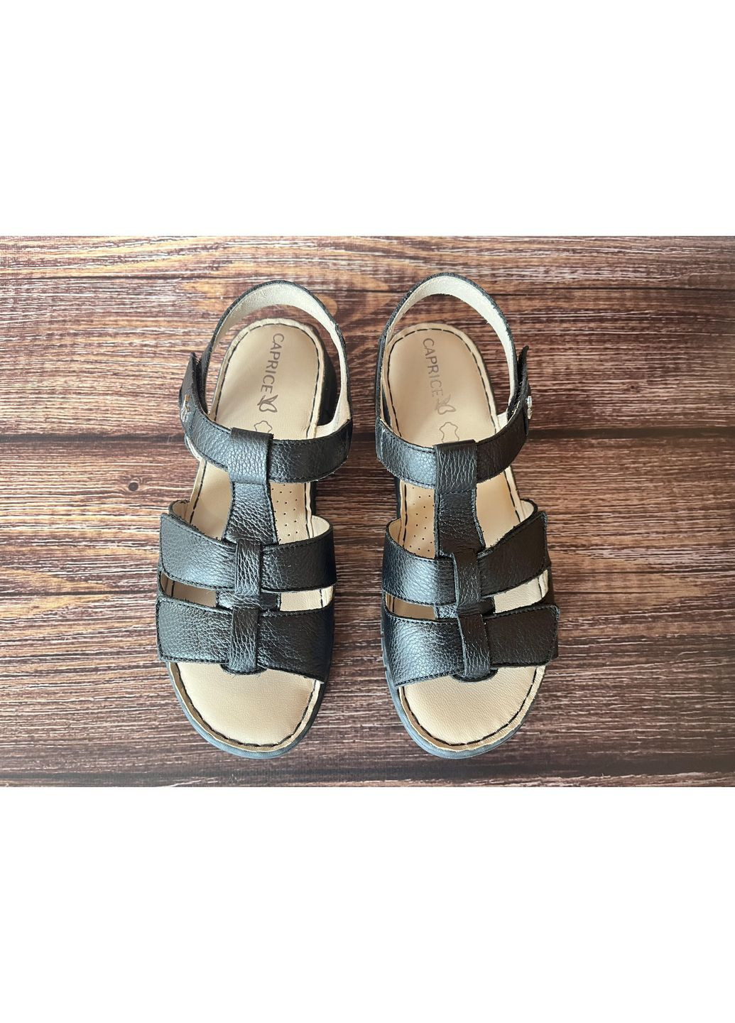 Черные босоножки в черном цвете торговой марки Caprice на липучке