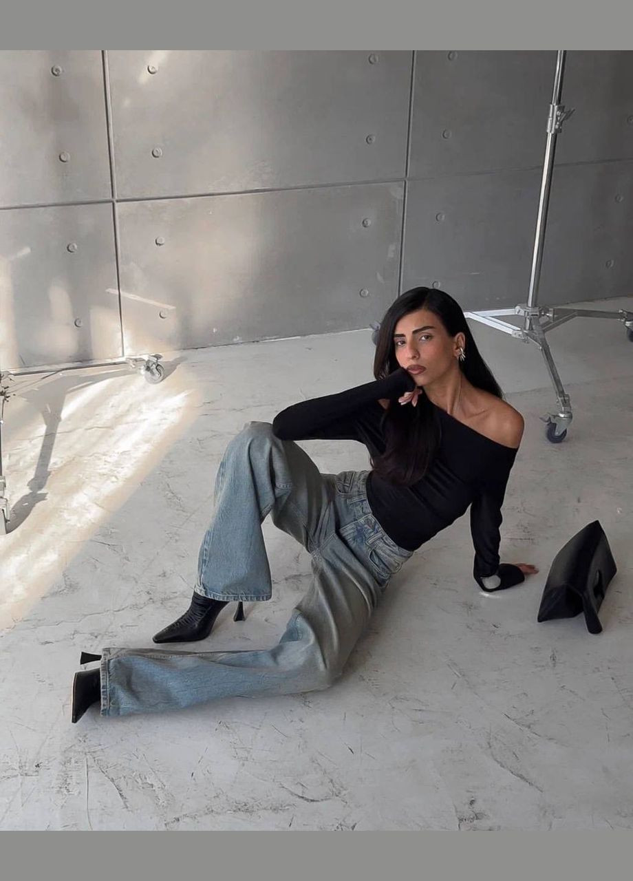 Чёрный лонгслив 2-ка с открытыми плечами, мягенький и приятный к телу однотонный лонгслив No Brand (308067139)