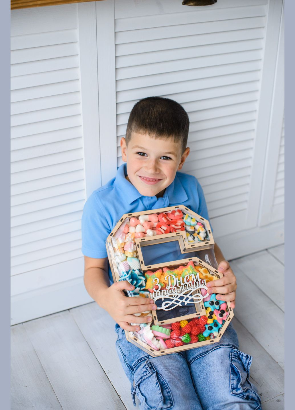 Незабываемый подарок в виде желейного набора "Цифра 6 VIP+" /32*24*5/1550-1600 грамм Trolli (301646295)