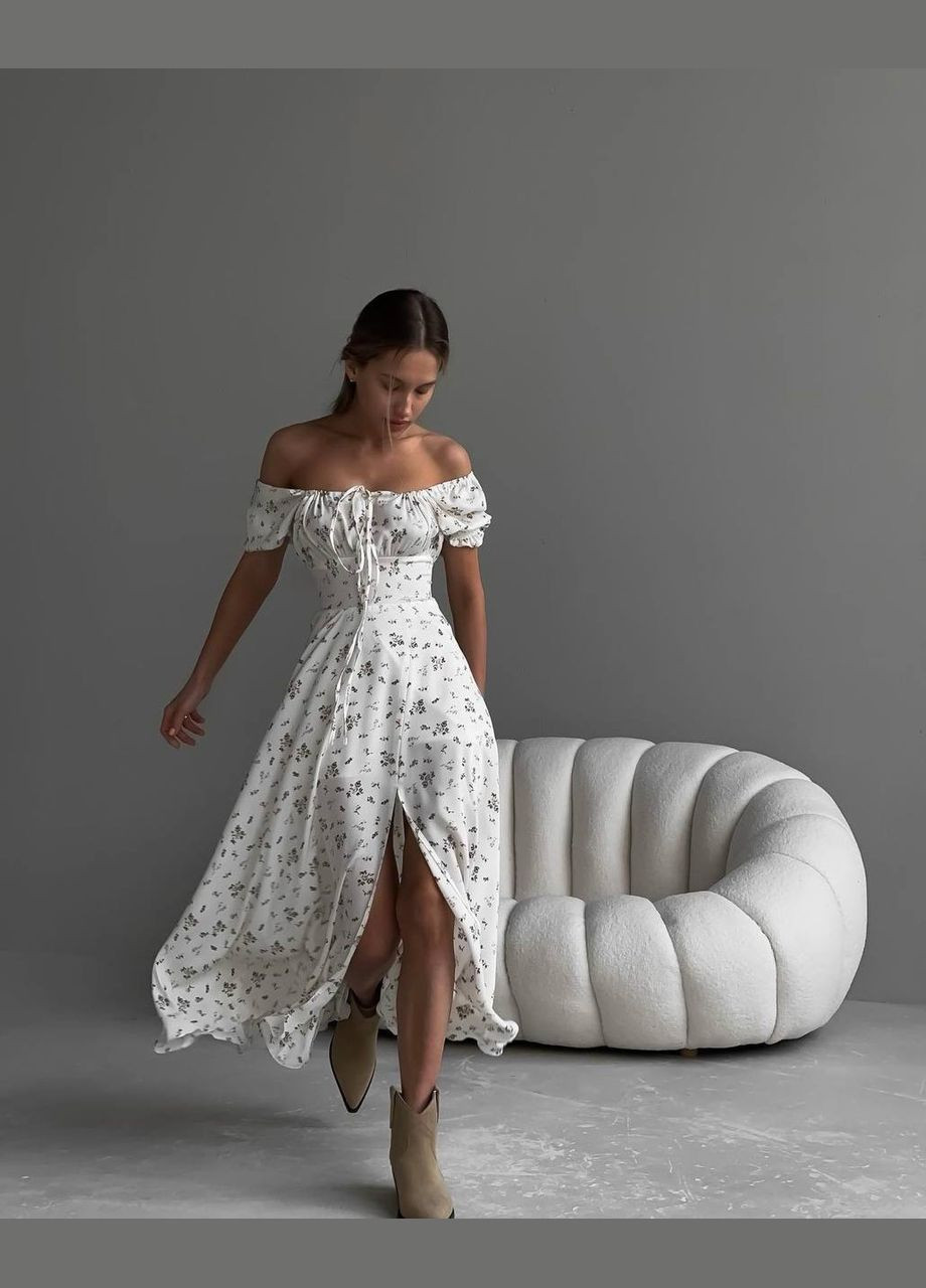 Білий красива літня біла сукня-міді в квітковому принті з відкритим декольте, сукня з коротким рукавом і розрізом від середини. No Brand