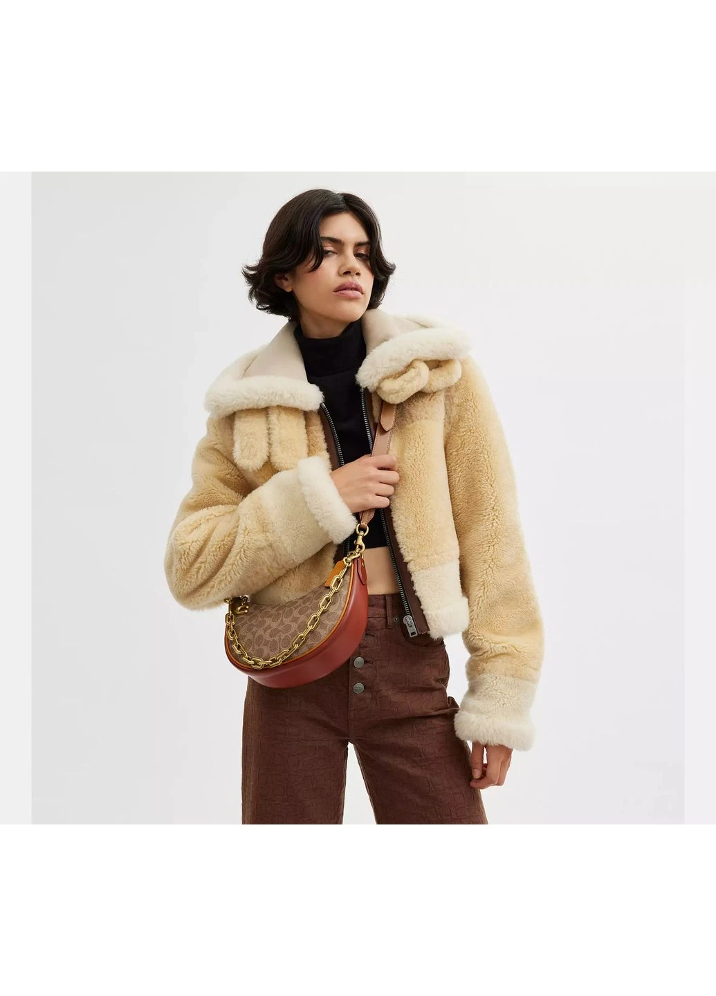 Сумка Mira Shoulder Bag In Signature Canvas коричнева Coach (359434846)