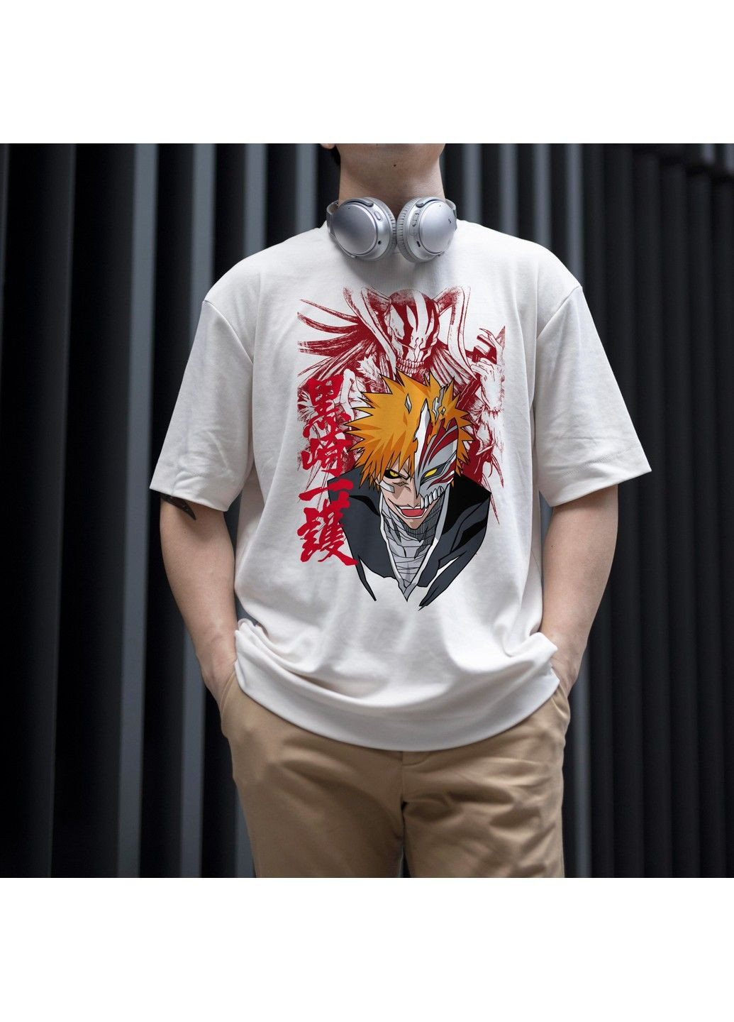 Біла футболка з принтом бліч - кемпачі заракі w No Brand