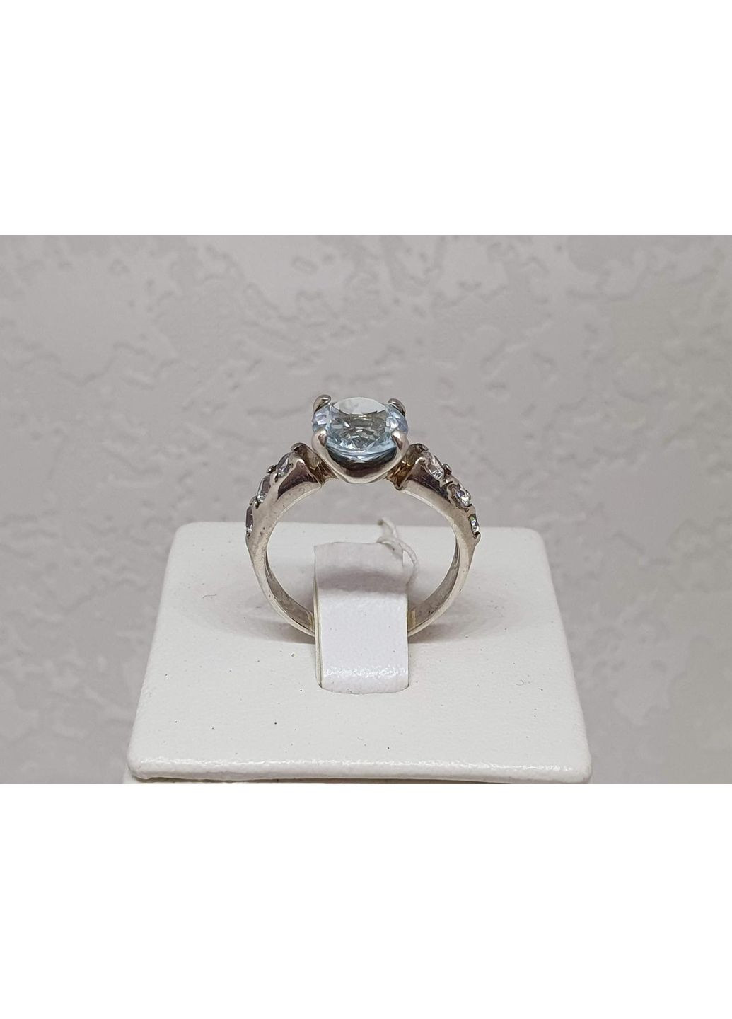 Серебряное кольцо с топазом и фианитами. 0068ТОП No Brand (370160411)