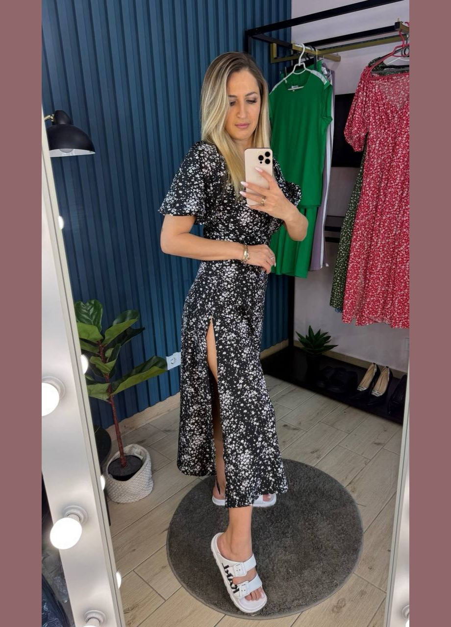 Черное кэжуал повседневное платье меди в цветочный принт Adelante с цветочным принтом