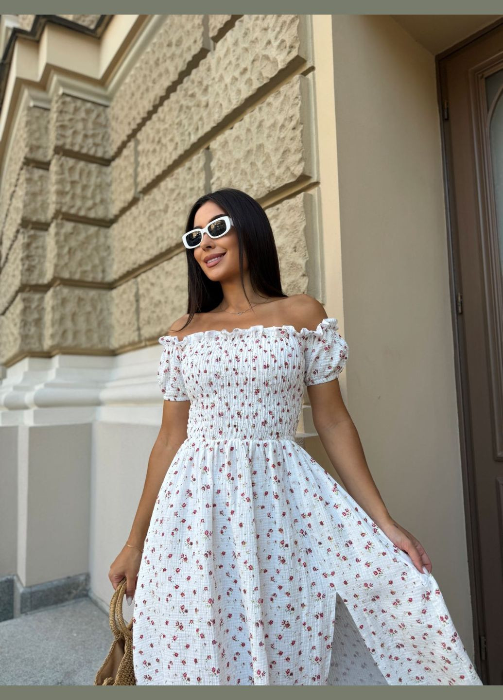 Білий жіноча сукня з розрізом на нозі пишною спідницею біла з червоними квітками You Best