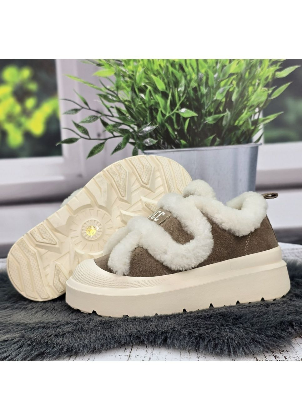 Жіночі зимові кросівки на липучках з натуральної замші на хутрі Hengji (365718532)