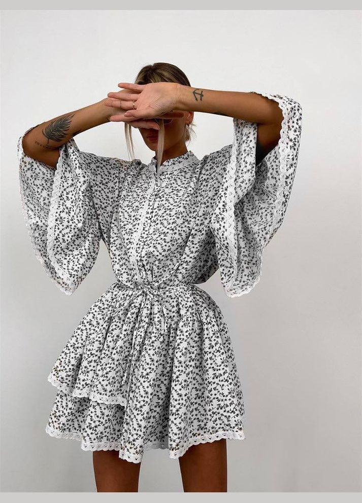 Белое кэжуал женское платье с цветочным принтом и кружевом. MonCher с цветочным принтом