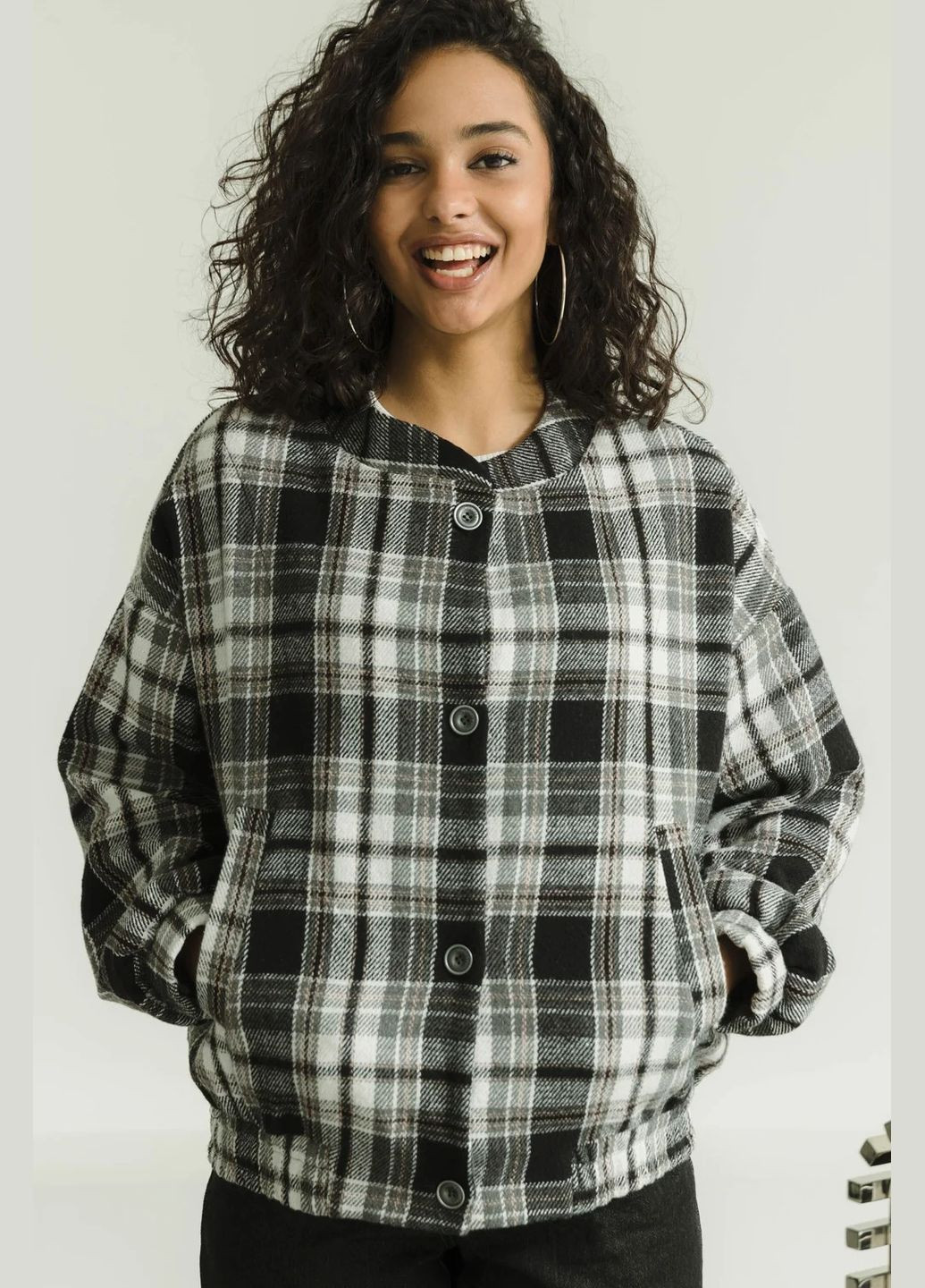 Чорна демісезонна бомбер Seventeen