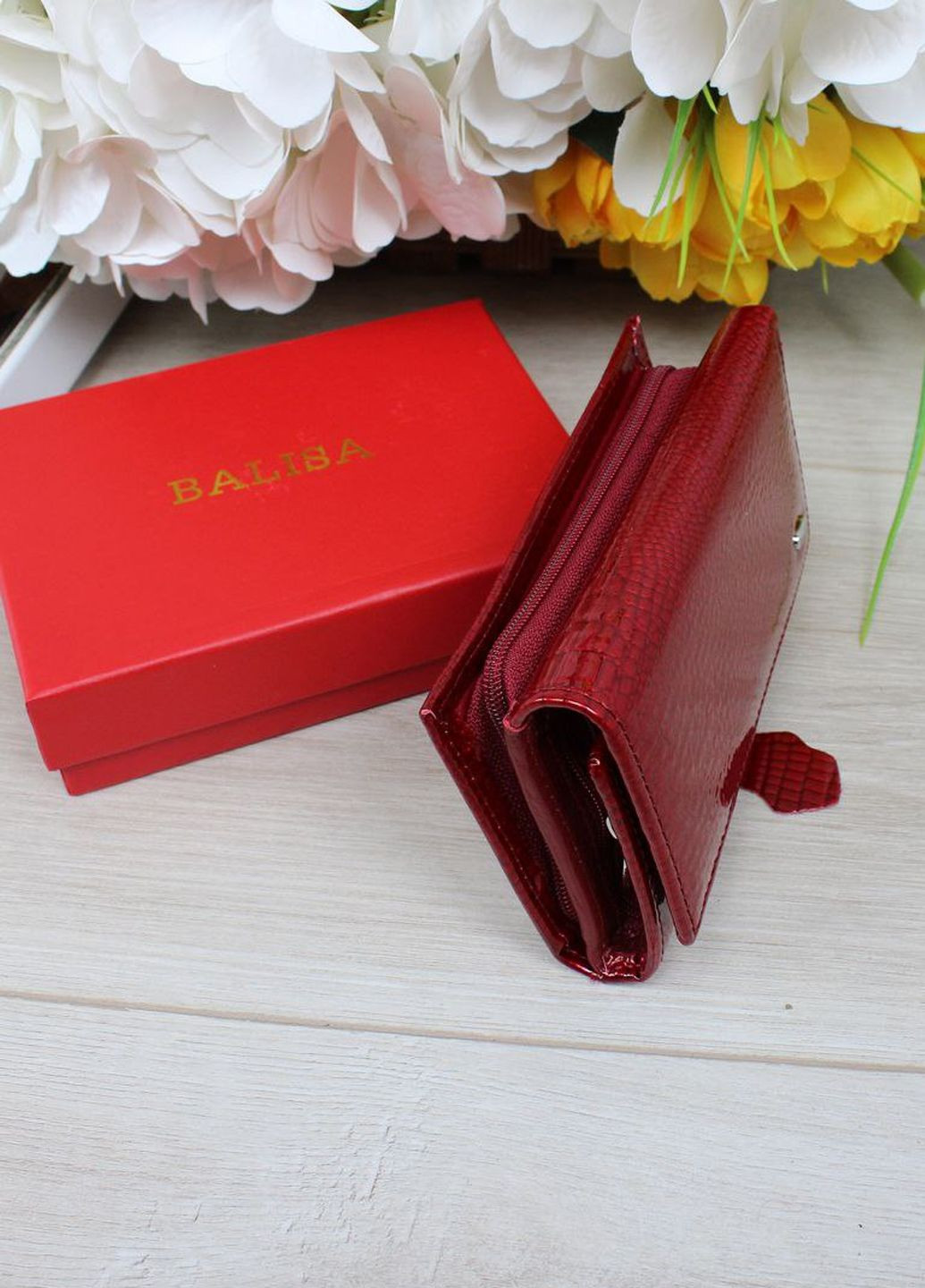 Жіночий гаманець із натуральної лакованої шкіри Vishnya (322763829)