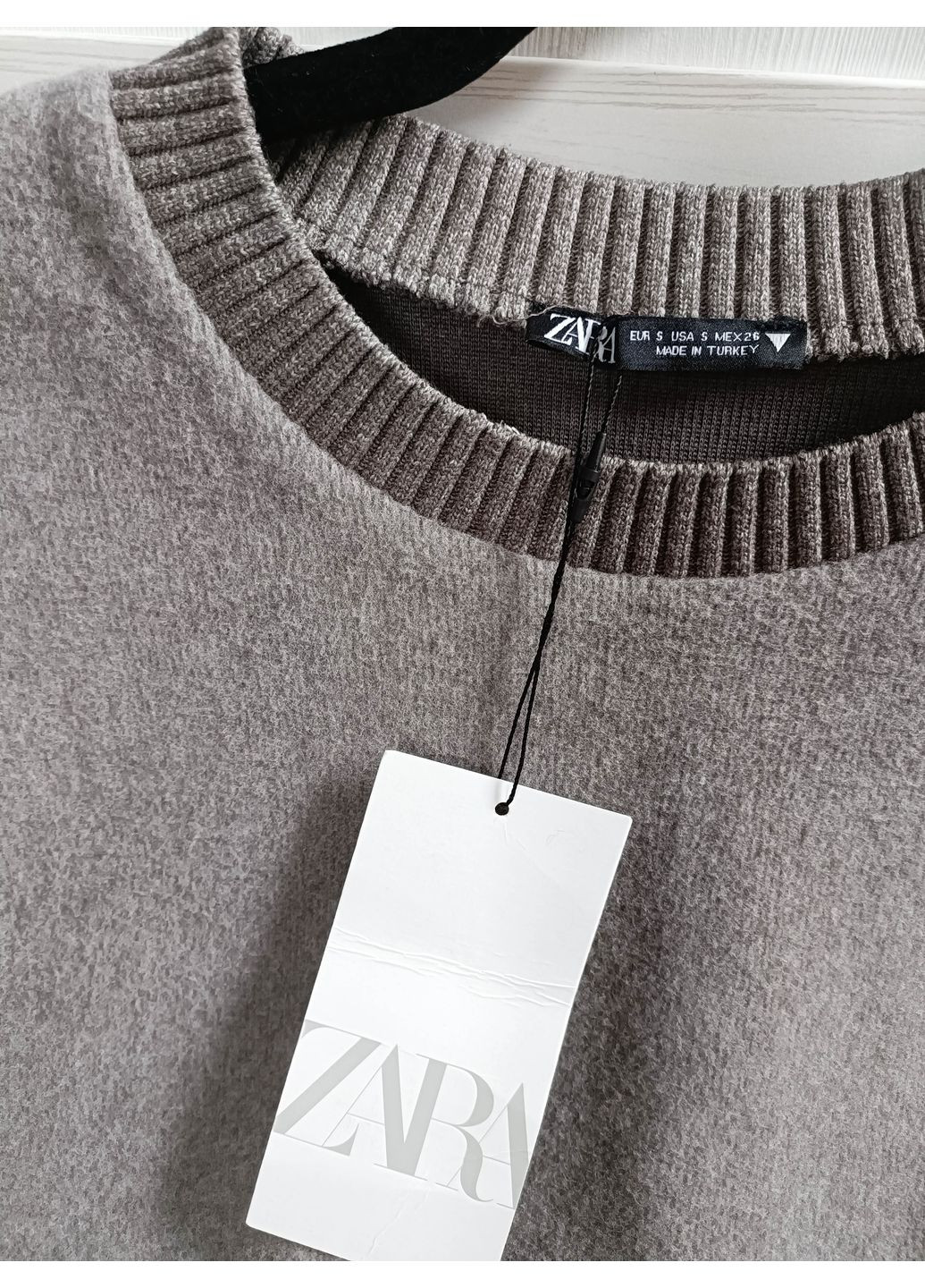 Серый демисезонный мягкий свитер Zara