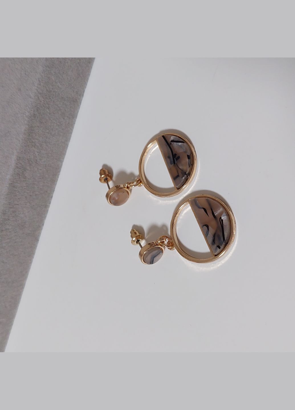 Сережки висячі круглі BS023 коричневі DeKolie (332177685)