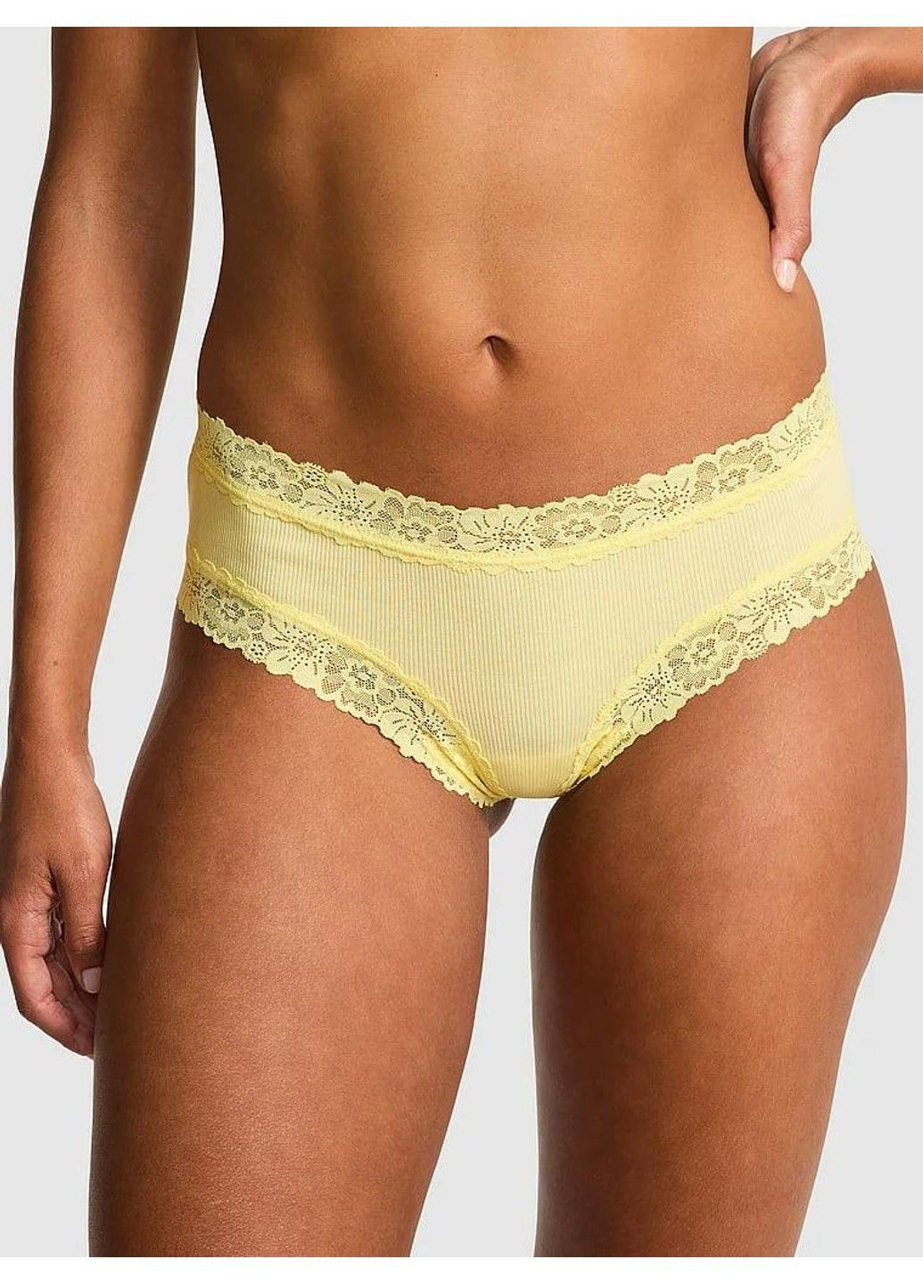 Трусики-чіки жіночі бавовняні з мереживом PINK Wink Lace-Trim Cheeky Panty жовті Victoria's Secret (330829539)