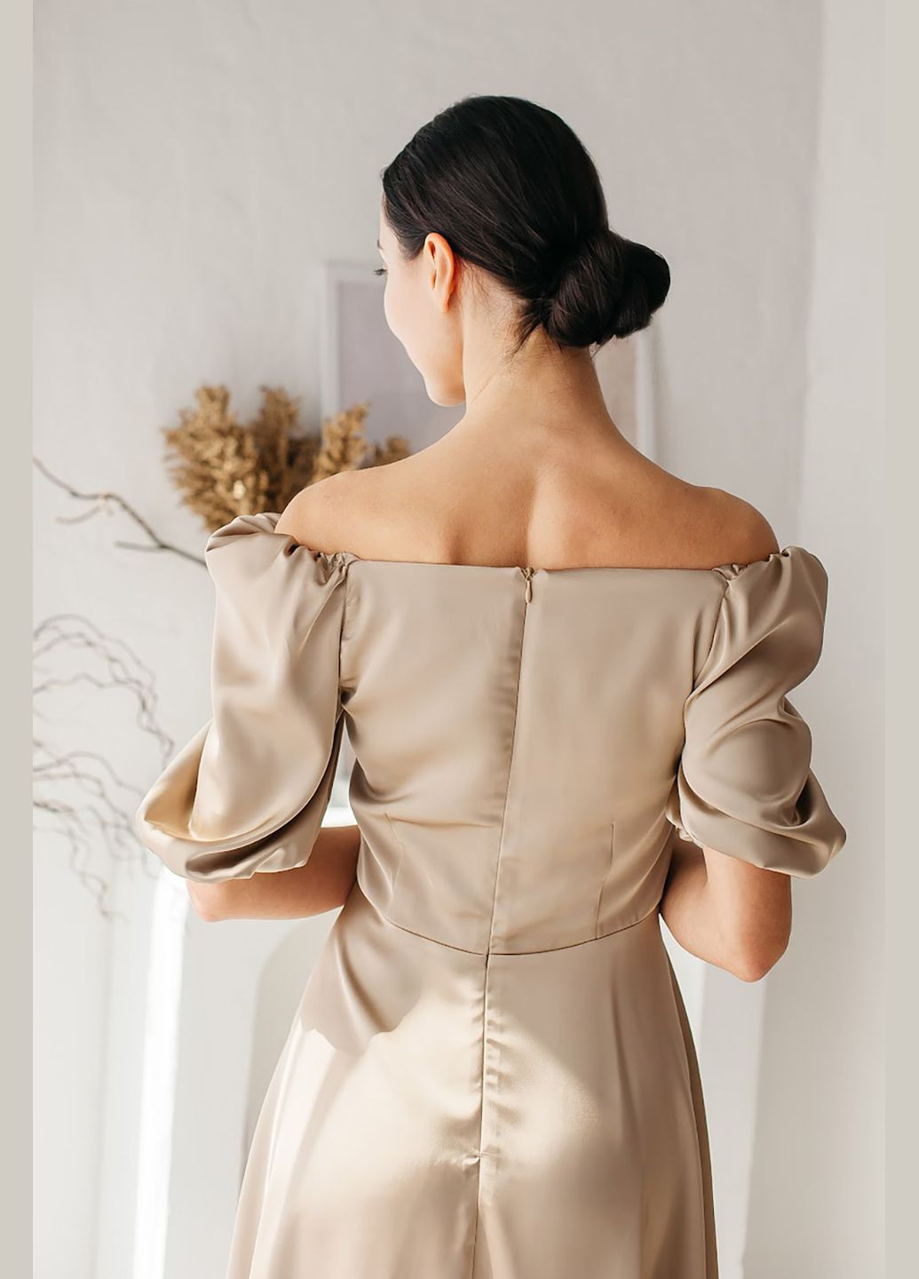 Коричнева жіноча сукня “caramel flow” з обʼємними рукавами Lana Bryk однотонна