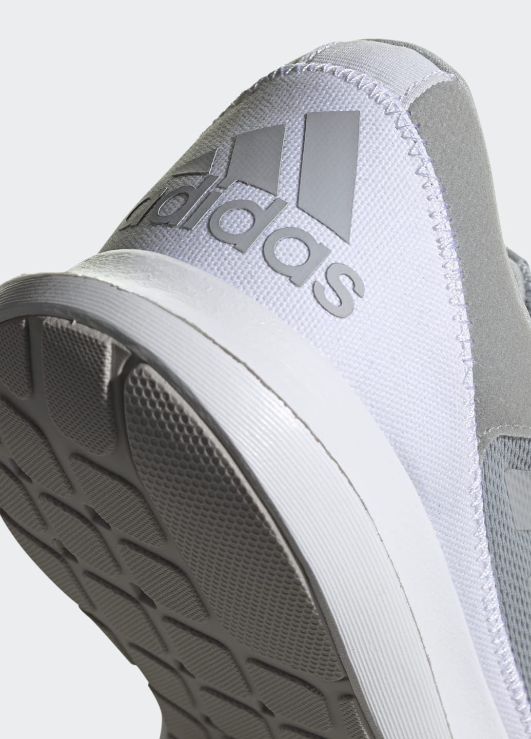 Сірі всесезонні кросівки для бігу coreracer adidas