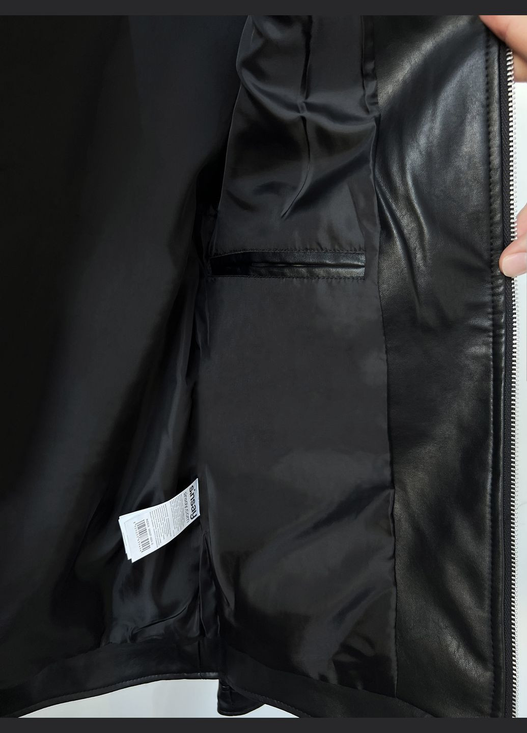 Черная демисезонная куртка мужская кожаная осенняя черная байкерская Sinsay