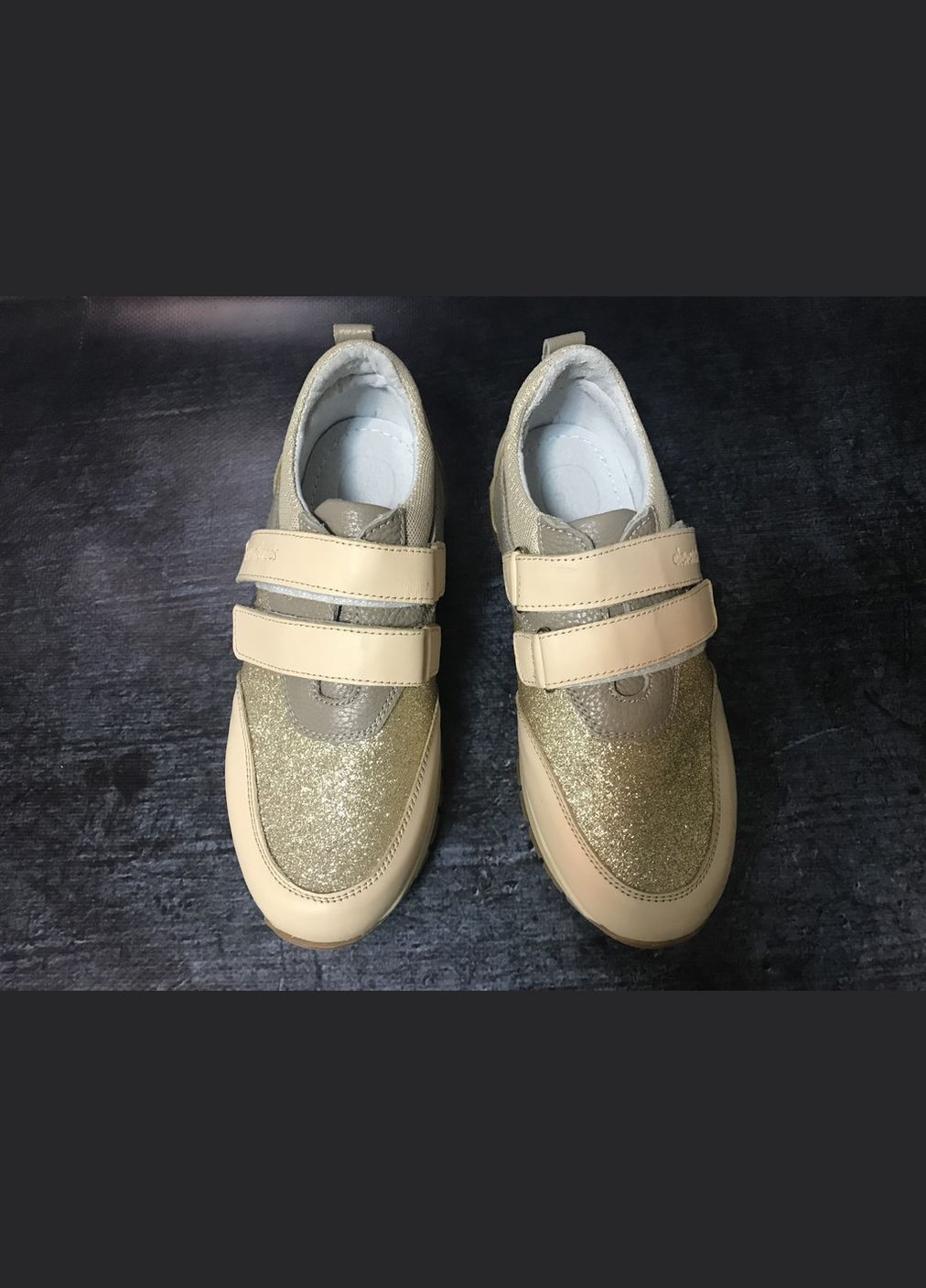 Бежеві всесезонні шкіряні кросівки для дівчаток на липучці пудра 11Shoes