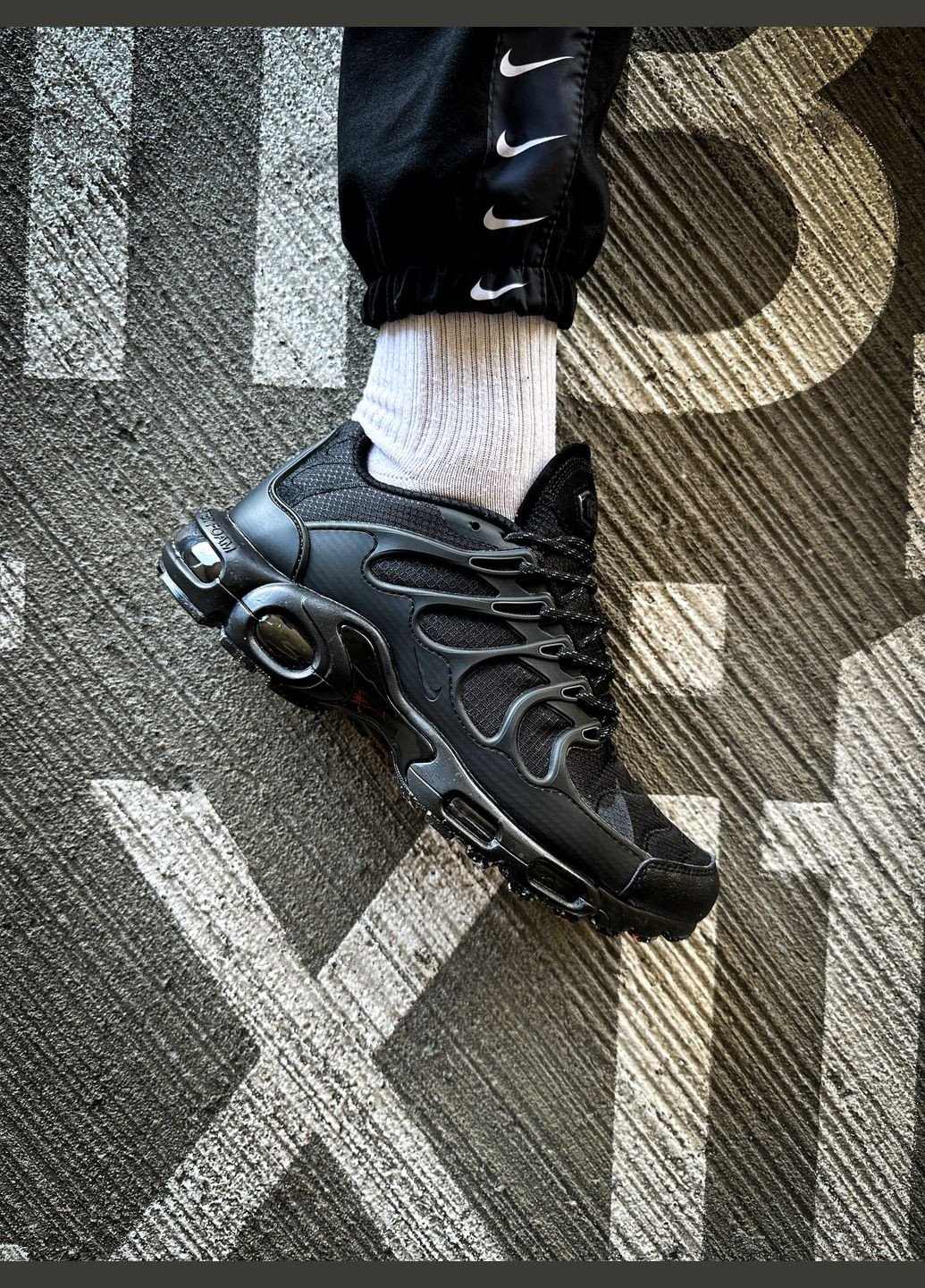 Черные всесезонные кроссовки мужские и женские nike air max tn plus terrascape black | найк аир макс тн плюс черные No Brand