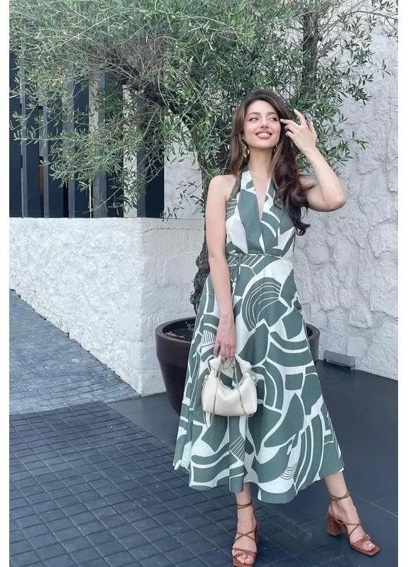 Зеленое расклешенное платье меди с принтом Zara