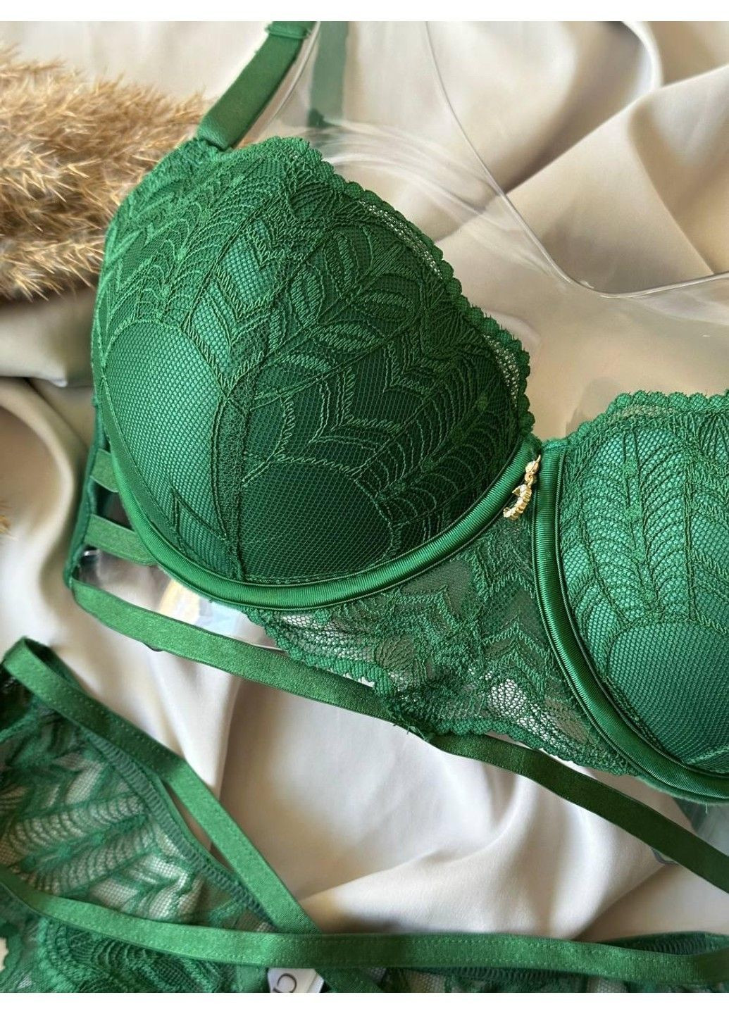 Зеленый комплект бюстгальтер push-up и трусики танга 313 зеленый CHLX