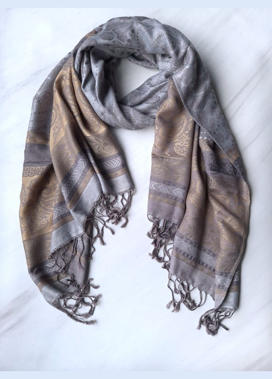 Шарф-палантин женский в цветочный принт с кистями весна-осень 176х70см No Brand (325701321)