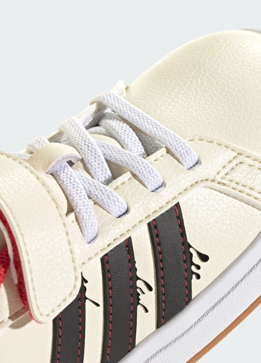 Белые всесезонные кроссовки 20th century fox home alone grand court kids adidas