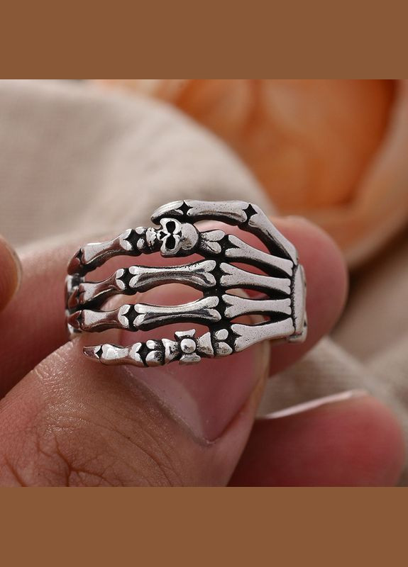 Чоловіче кільце з черепом і кістками з неіржавкої сталі, колір срібло, розмір регулюється No Brand (327874952)