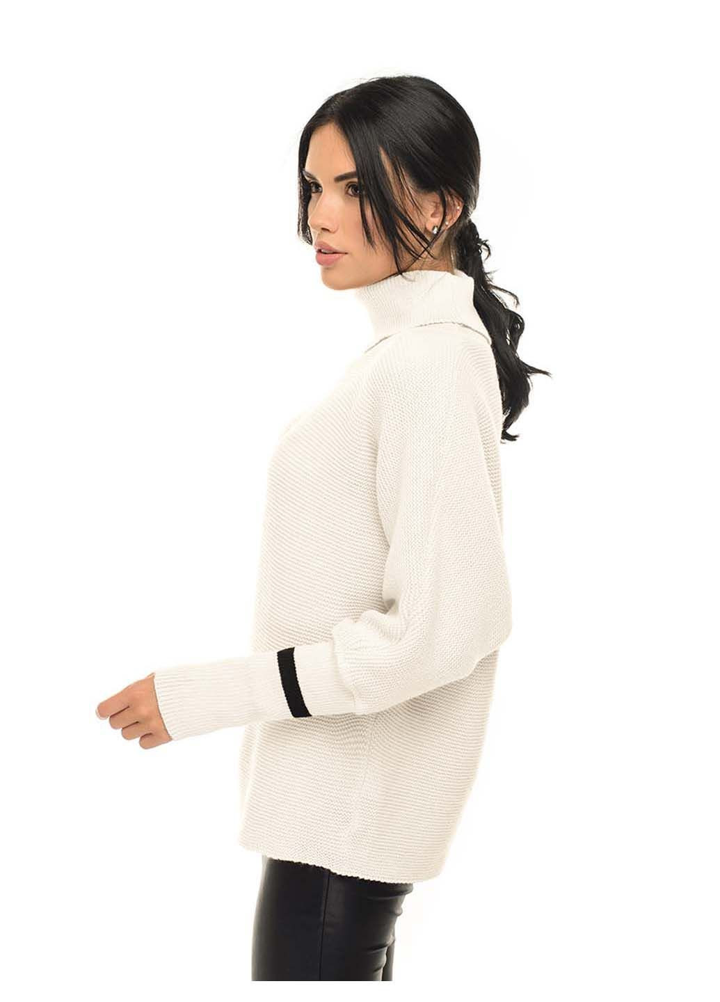 Молочний демісезонний светр з рукавами кажан SVTR