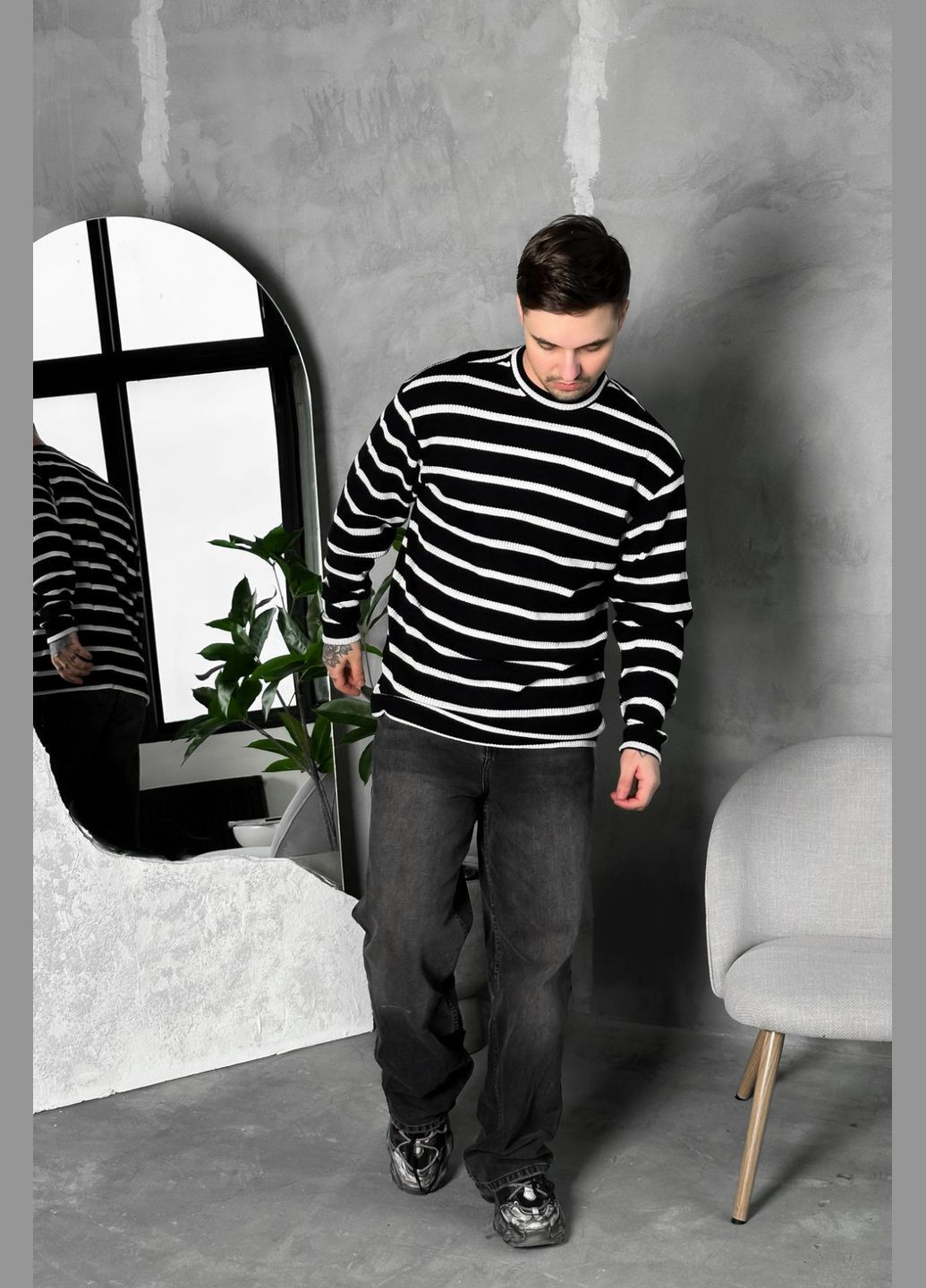 Черно-белый демисезонный стильный теплый свитер в полоску No Brand