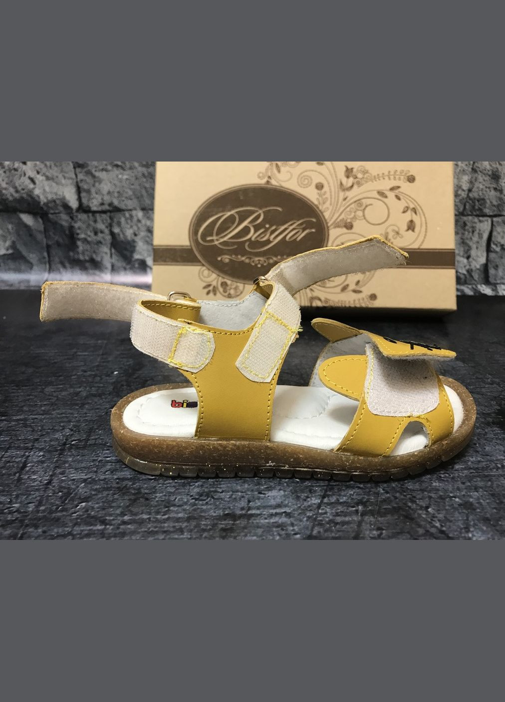 Шкіряні босоніжки на липучці жовтого кольору,, Україна Bistfor Босоніжки (338622827)
