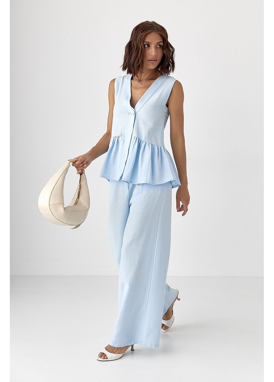 Классический костюм с жилеткой с оборками и брюками - голубой цвет Lurex (340917524)