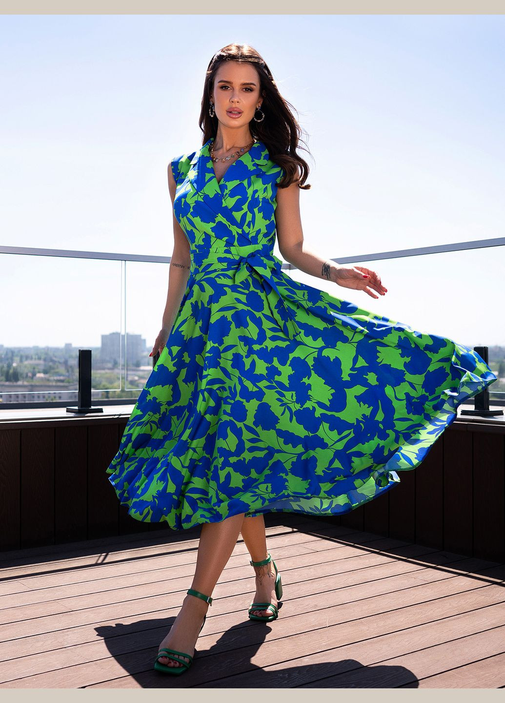 Салатовое повседневный платья клеш ISSA PLUS с цветочным принтом