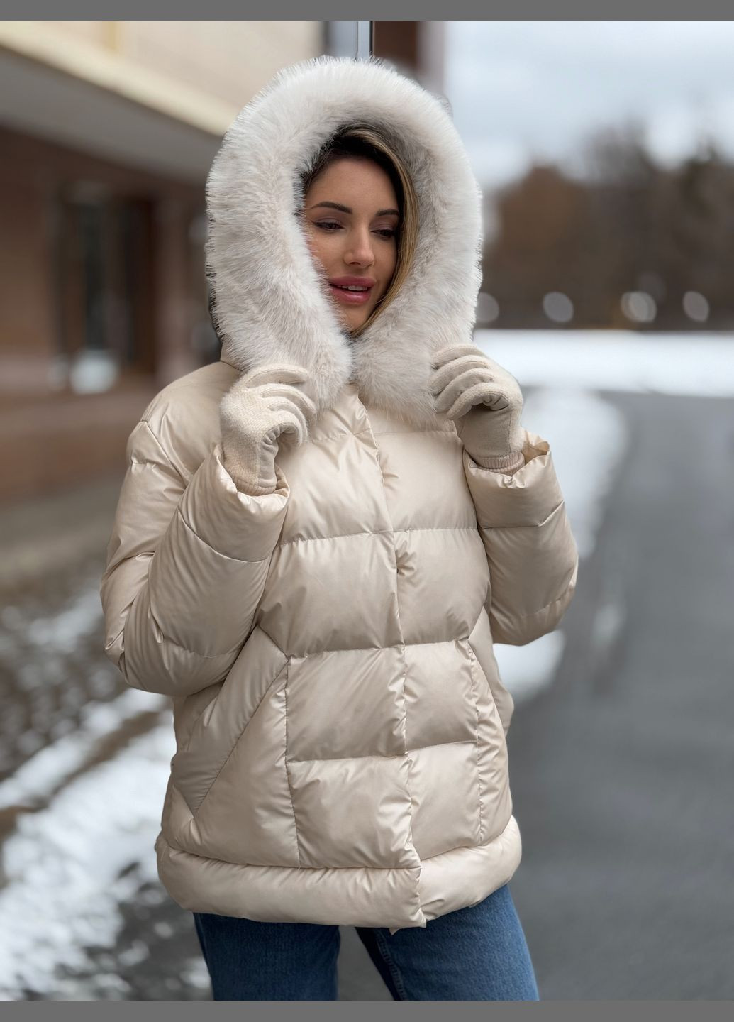 Молочная зимняя куртка MN