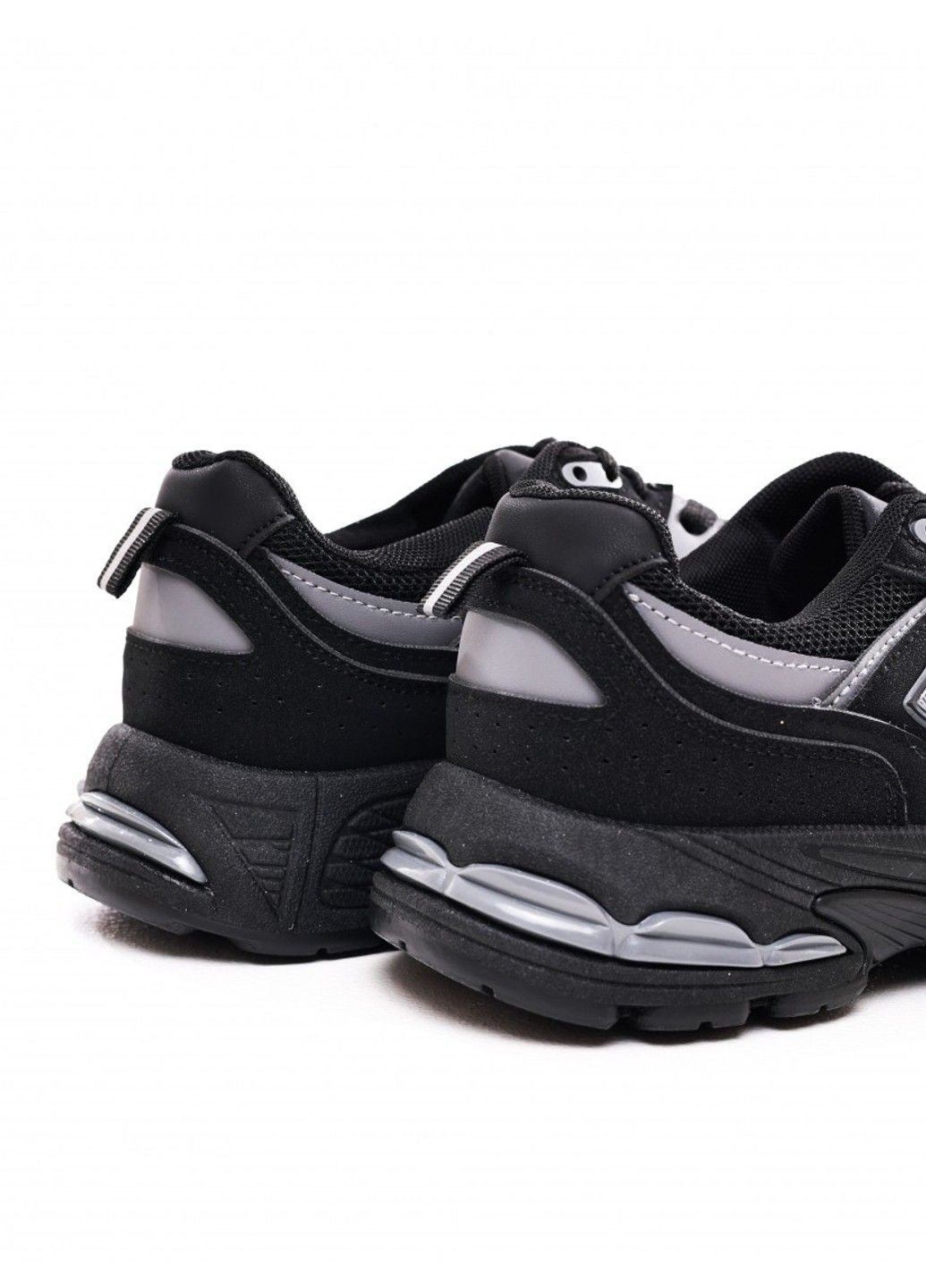 Чорні кросівки чоловічі Moli