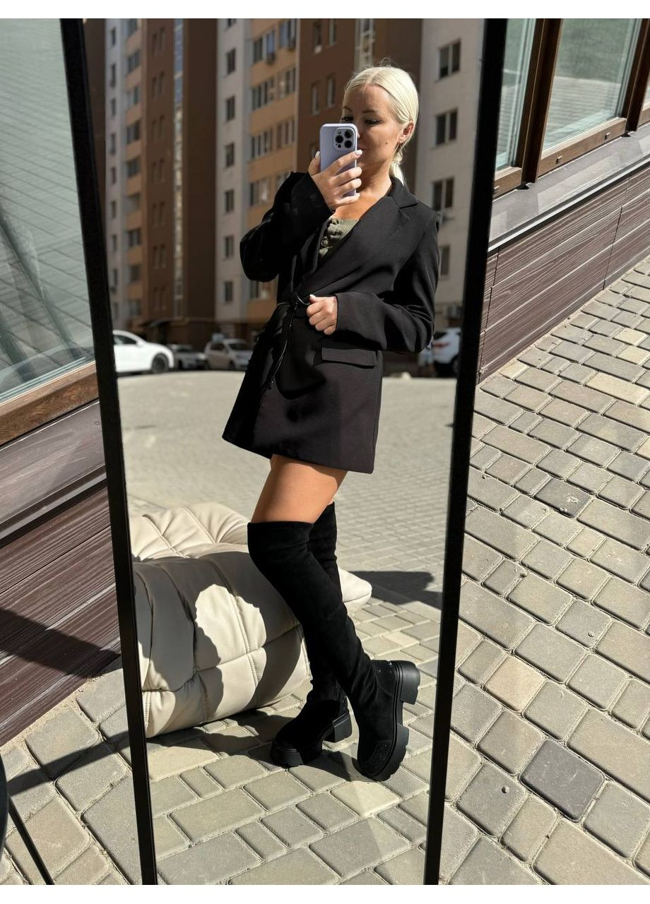 Черные осенние ботфорты декорированы стразами Helen