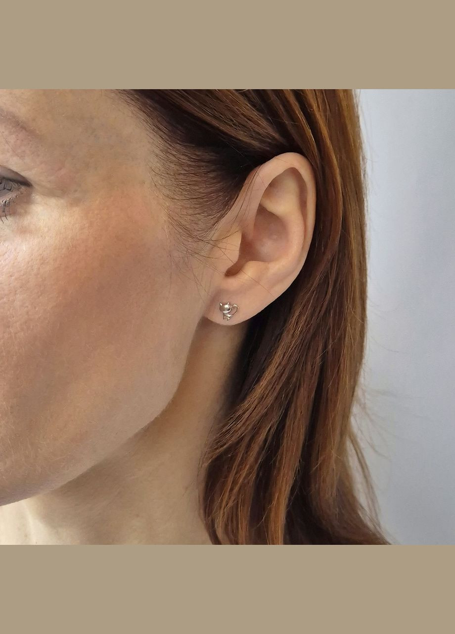 Серебряные сережки гвоздики на закрутках без камней Котики серебро 925 пробы Родированное 82820 0.95г No Brand (318093534)