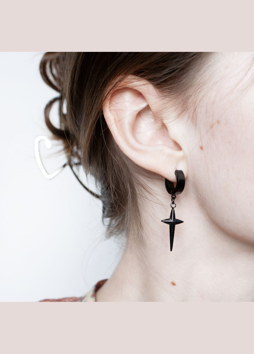 Сережки унісекс з підвіскою зірки базові панк дарк альт стиль чорні сережки-кільця класичні модні гранж рок для підлітка фентезі No Brand (335977530)
