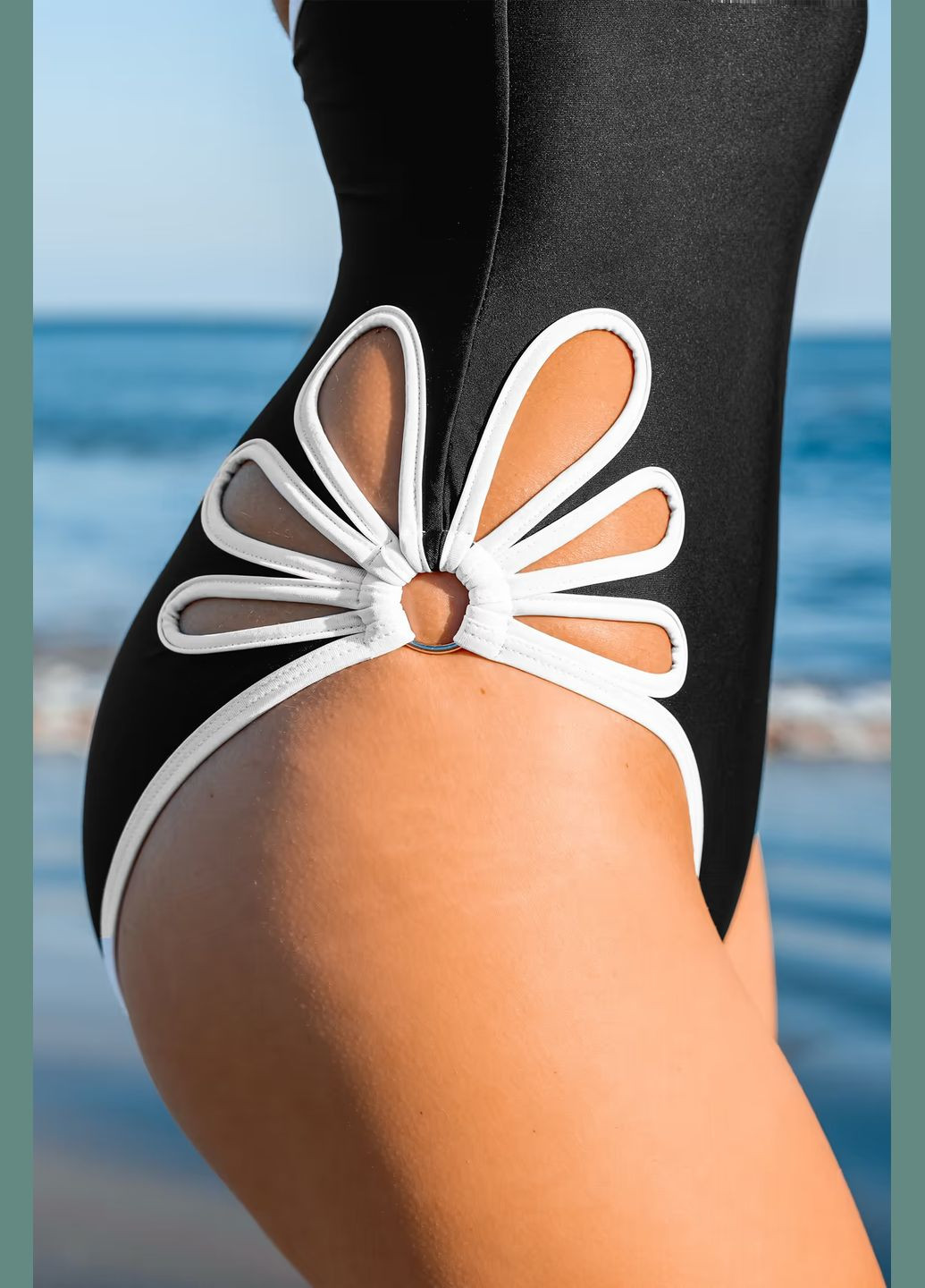 Черно-белый летний купальник CUPSHE