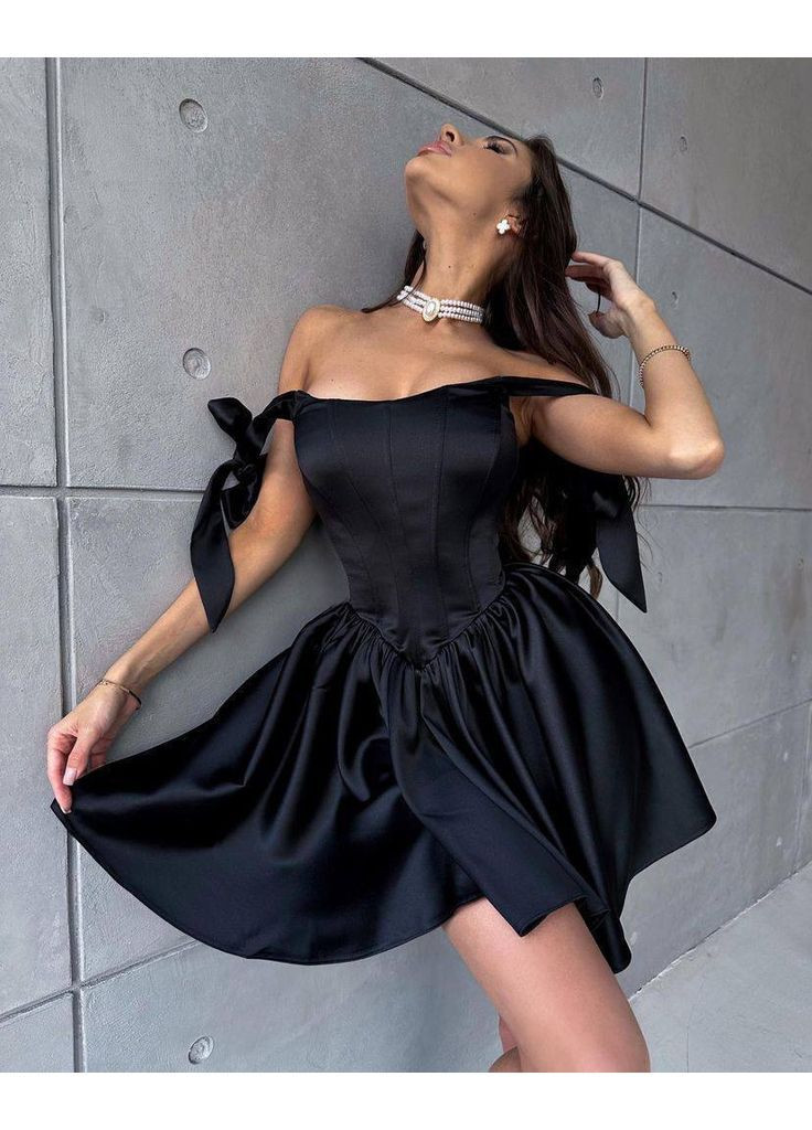 Чорна святковий святкова шовкова міні сукня з пишною спідницею Adelante однотонна