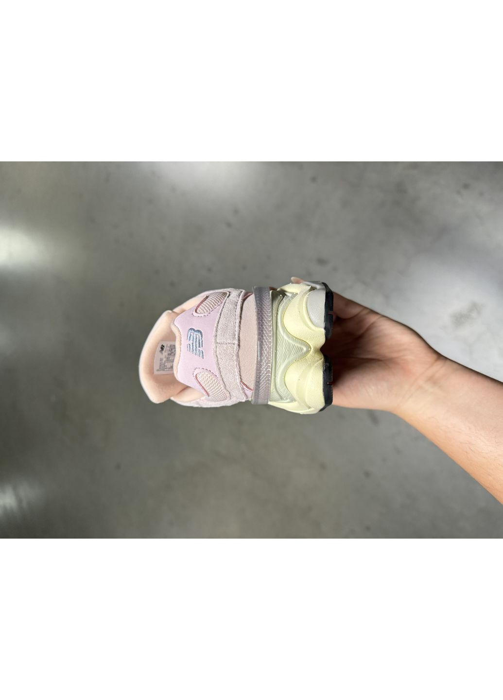 Рожеві Осінні кросівки чоловічі new balance 9060 white pink нью беланс 9060 No Brand