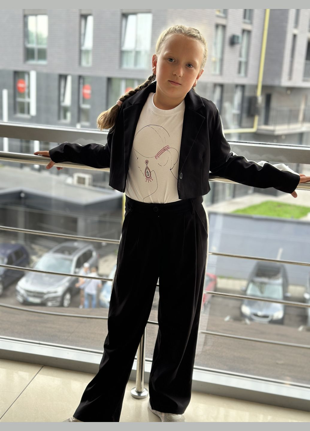 Черный демисезонный костюм для девочки tob002-tob004 короткий жакет + брюки-палаццо черный с белым (италия) брючный To Be Too