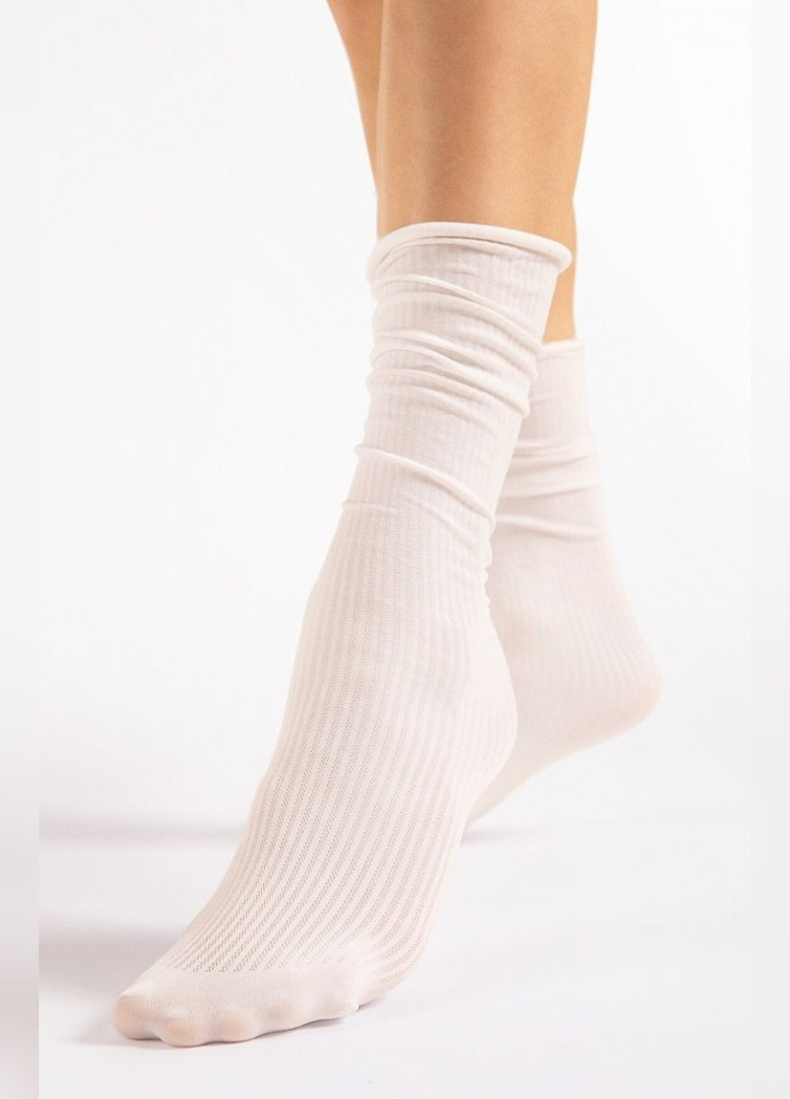 Світло-бежеві жіночі шкарпетки cool milk one size Fiore (302305733)