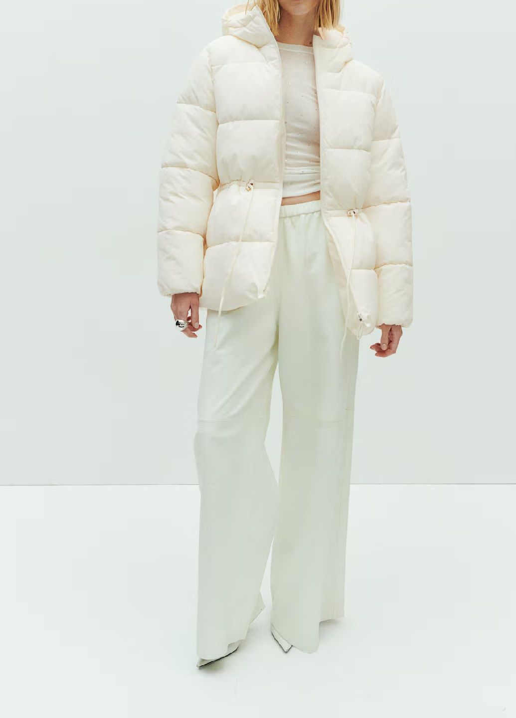 Молочная зимняя куртка H&M