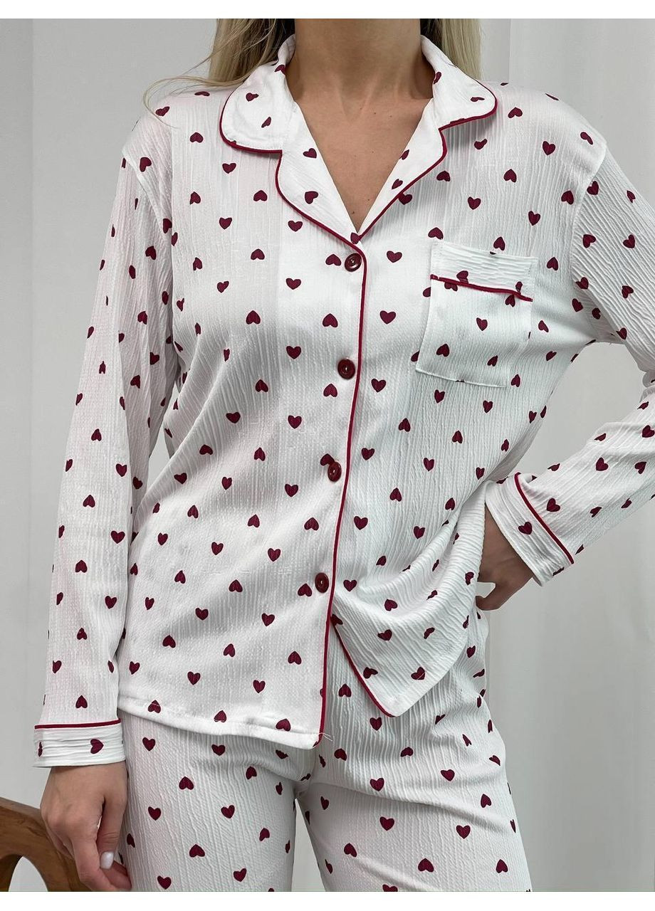 Біла жіноча піжама з тканини креп біла з червоними сердечками / піжама жіноча крепова з довгими штанами у принт сердечок / No Brand
