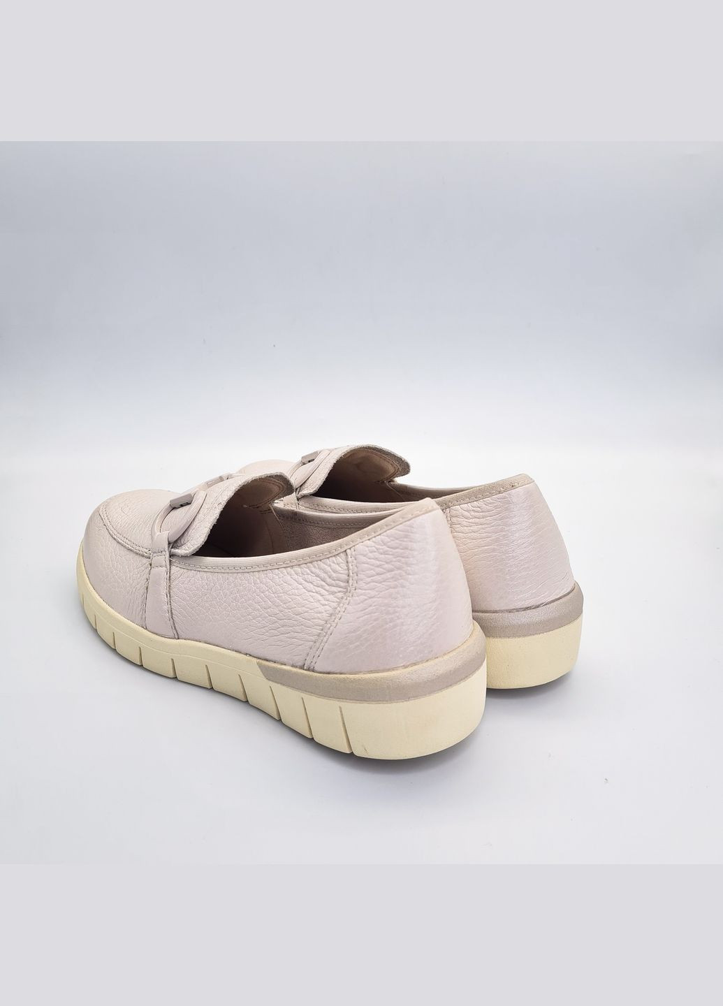 Светло-бежевые мокасины (р) кожа 0-1-1-9-24700-42-136-1 Caprice