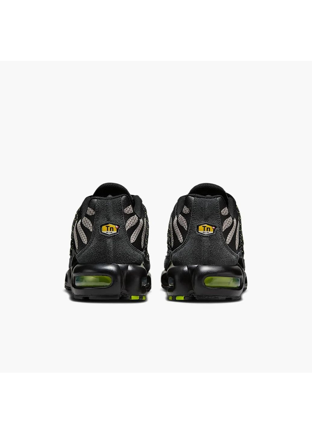 Сірі кросівки чоловічі air max plus utility grey Nike