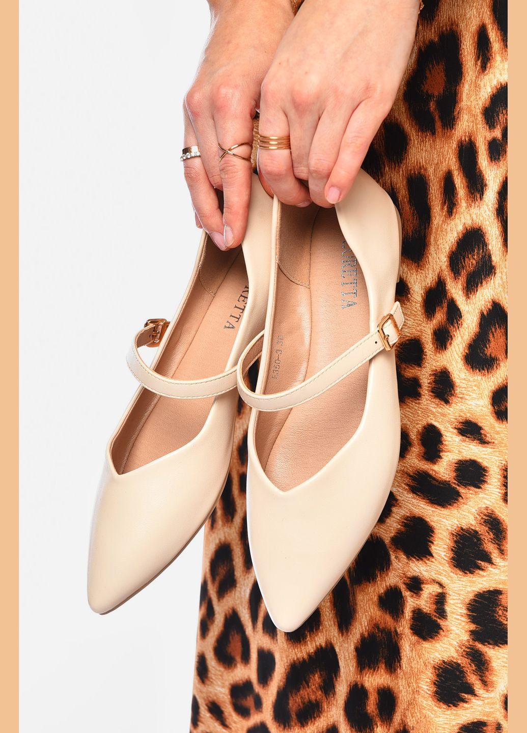 Жіночі балетки жіночі бежевого кольору Let's Shop | бежеві однотонні без декору штучна шкіра (329820117)