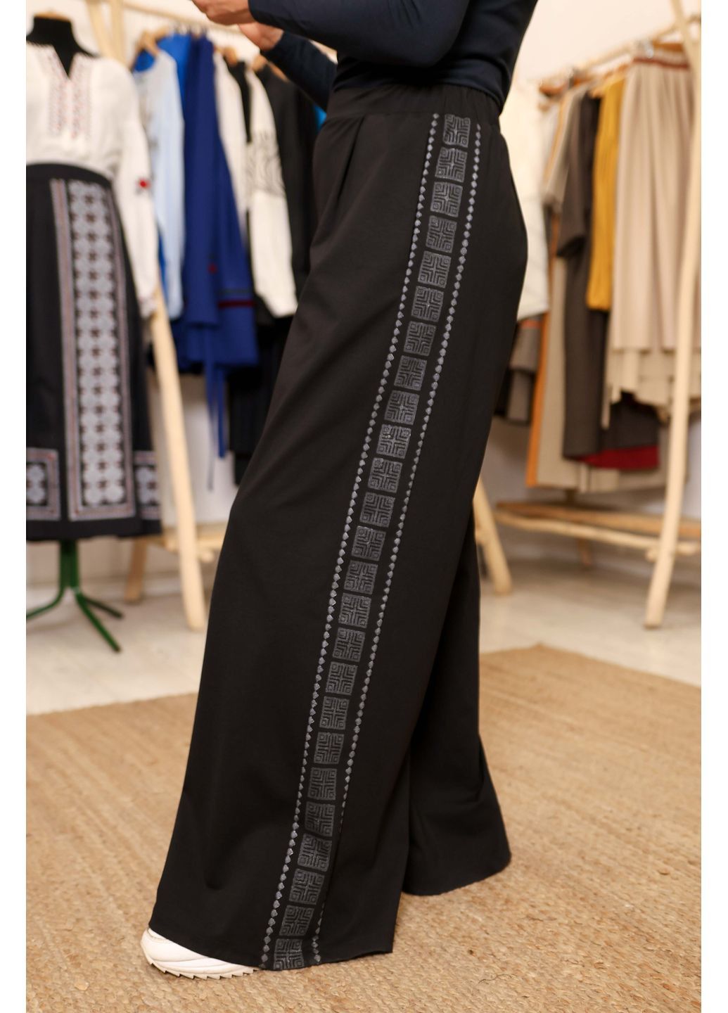 Жіночі штани Параска, чорні з лампасами, L, набійка платина, Зерно (372606883)